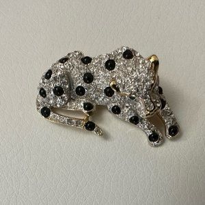Beautiful leopard pin approximately 1 1/2 inches long.
